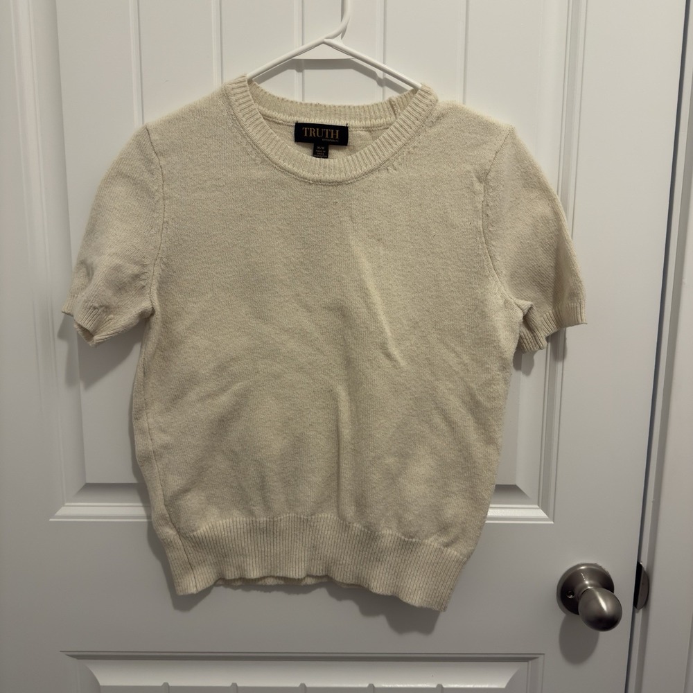 Truth Buy Republic‎ Ivory Short Sleeve Sweater Size Medium